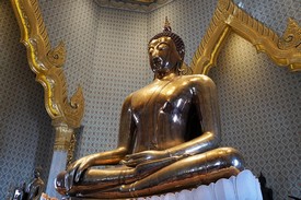 Chrám Wat Traimit ukrývá největší zlatou sochu Buddhy. Objevili ji ale zcela náhodou
